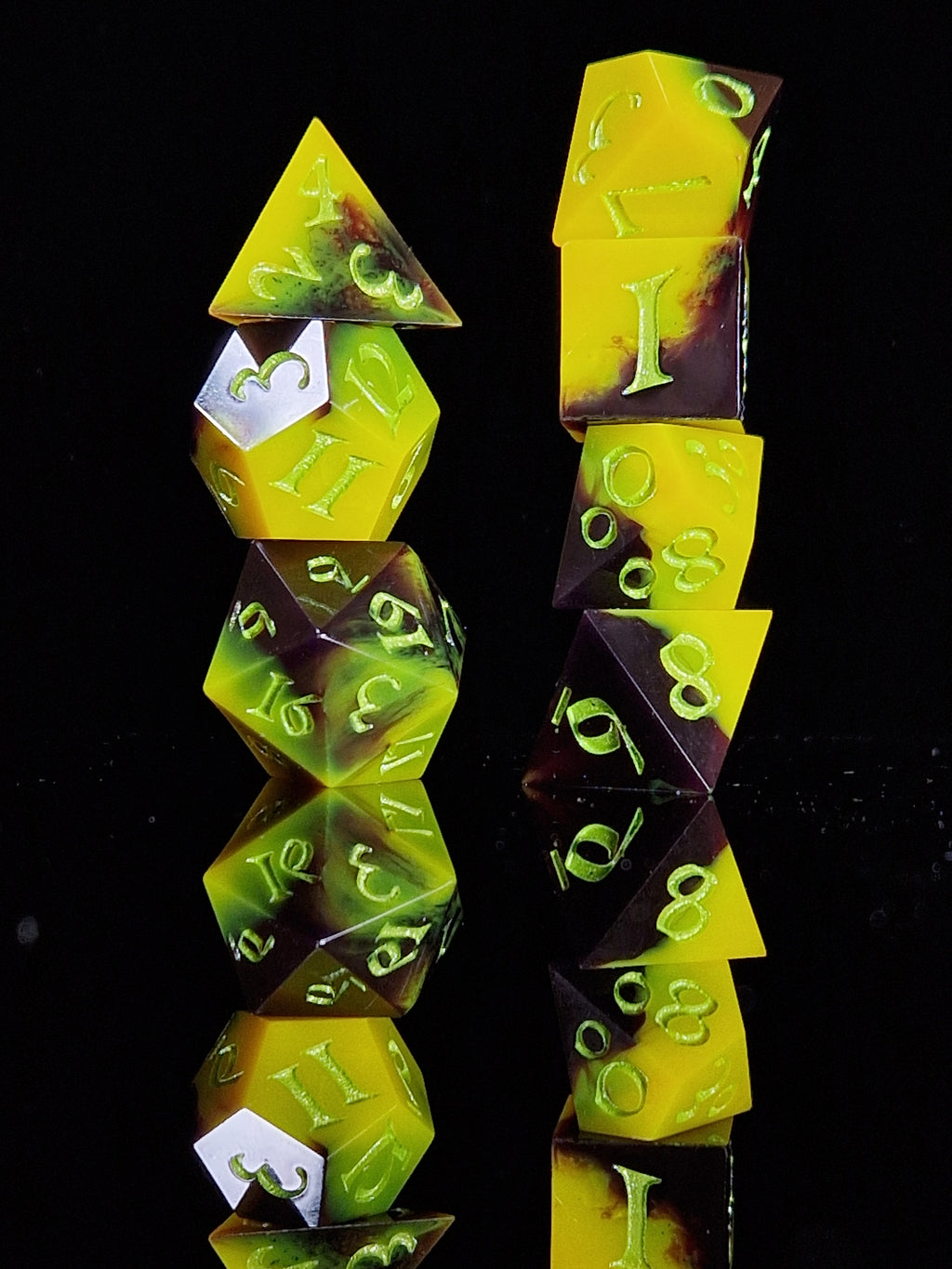 Art & Dice Bundle – Limited Linocut Print + Polyhedral Dice Set "Arcane Fallout"