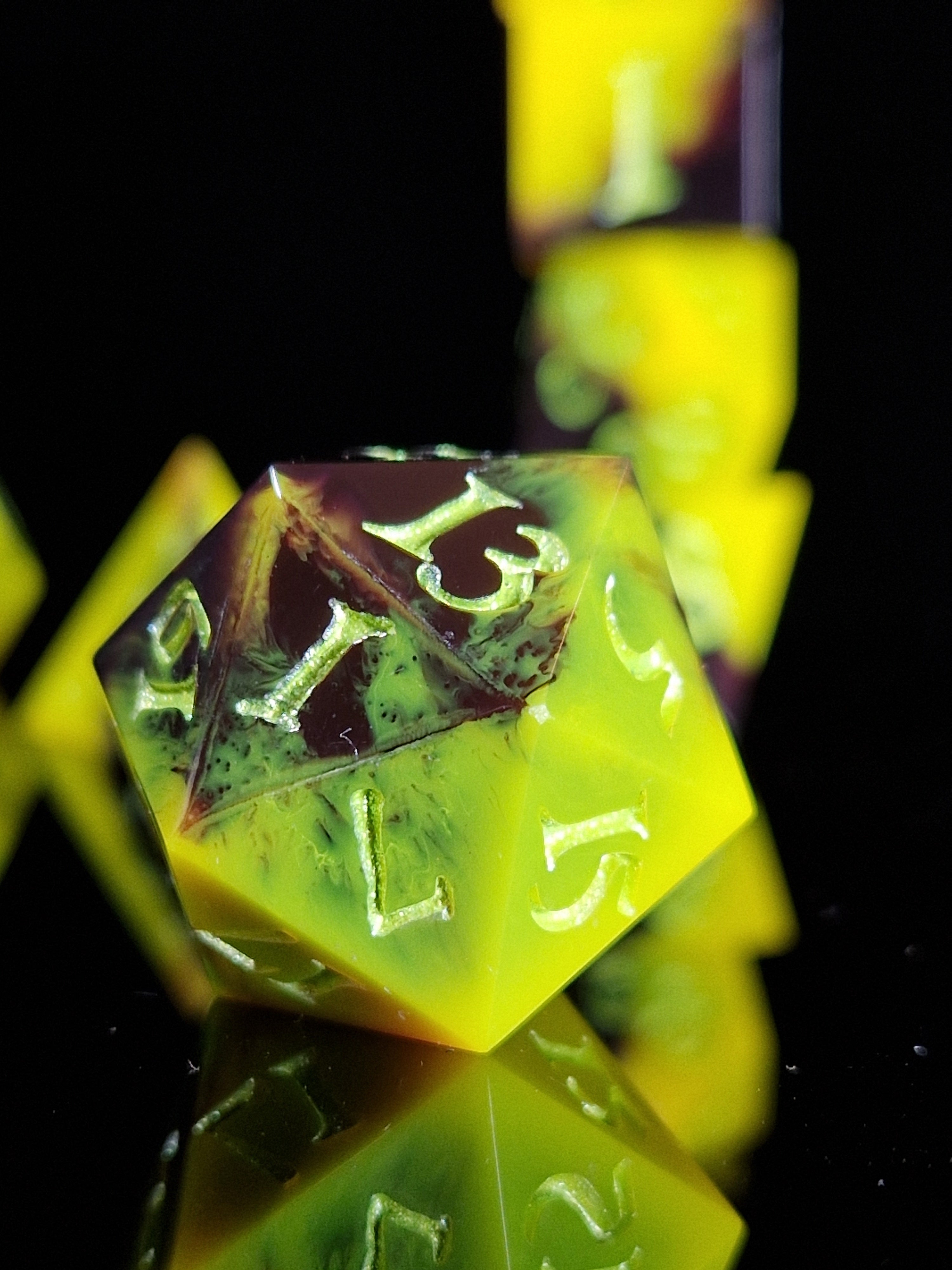 Art & Dice Bundle – Limited Linocut Print + Polyhedral Dice Set "Arcane Fallout"