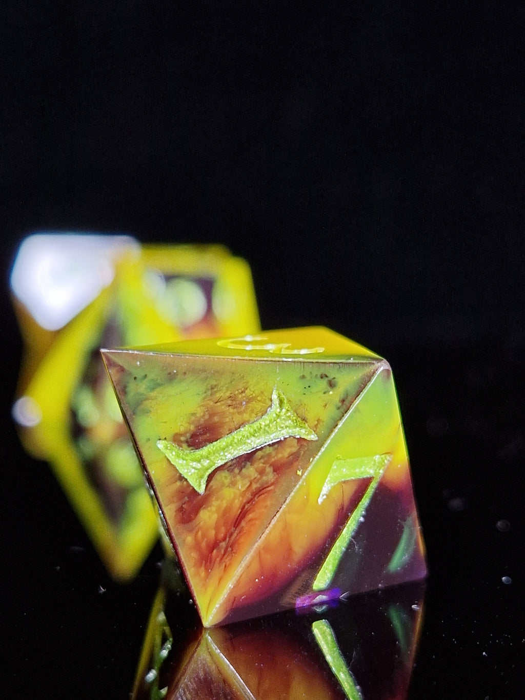 Art & Dice Bundle – Limited Linocut Print + Polyhedral Dice Set "Arcane Fallout"