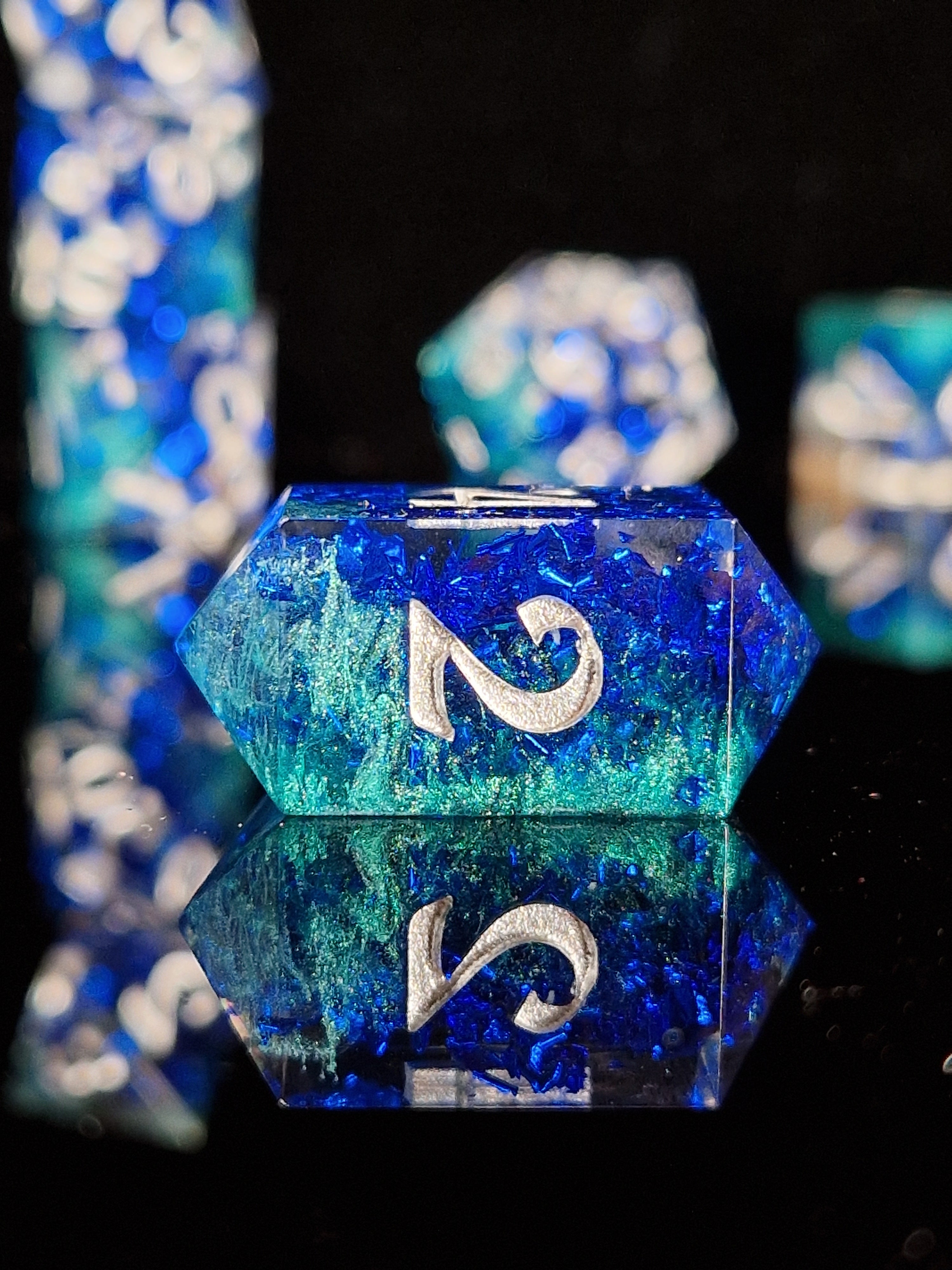 Art & Dice Bundle – Limited Linocut + Polyhedral Dice Set "Deepwater Prism"