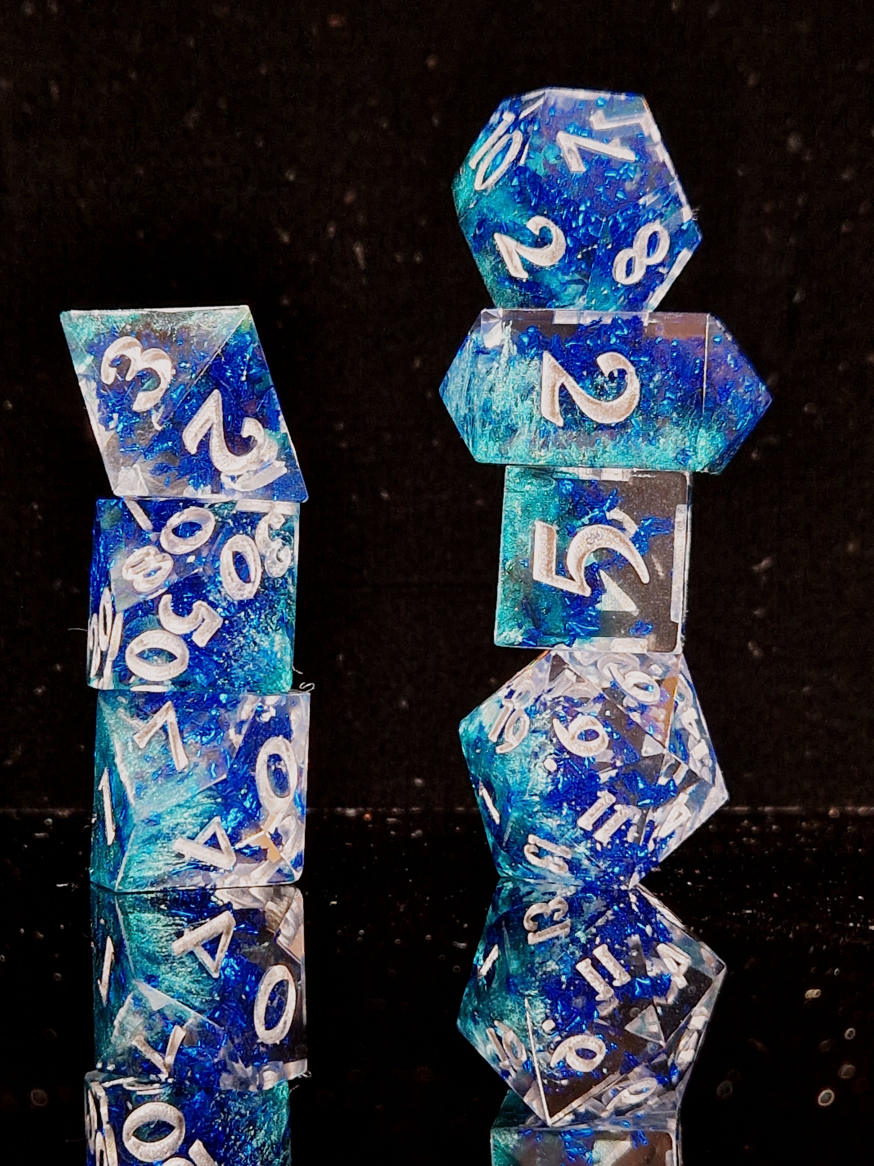 Art & Dice Bundle – Limited Linocut + Polyhedral Dice Set "Deepwater Prism"