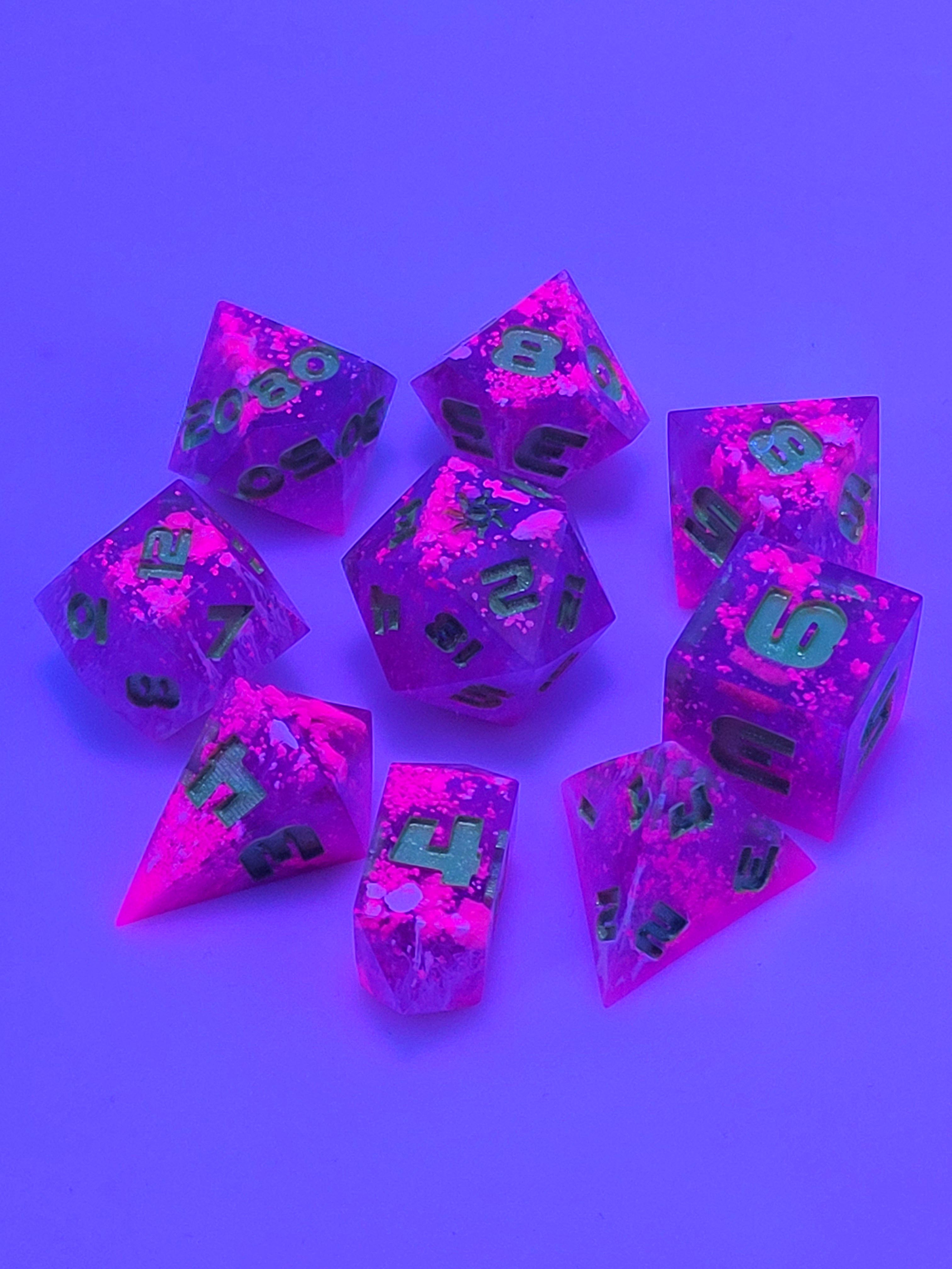 Defrosting Neon | 9-Piece Petri Dice Set