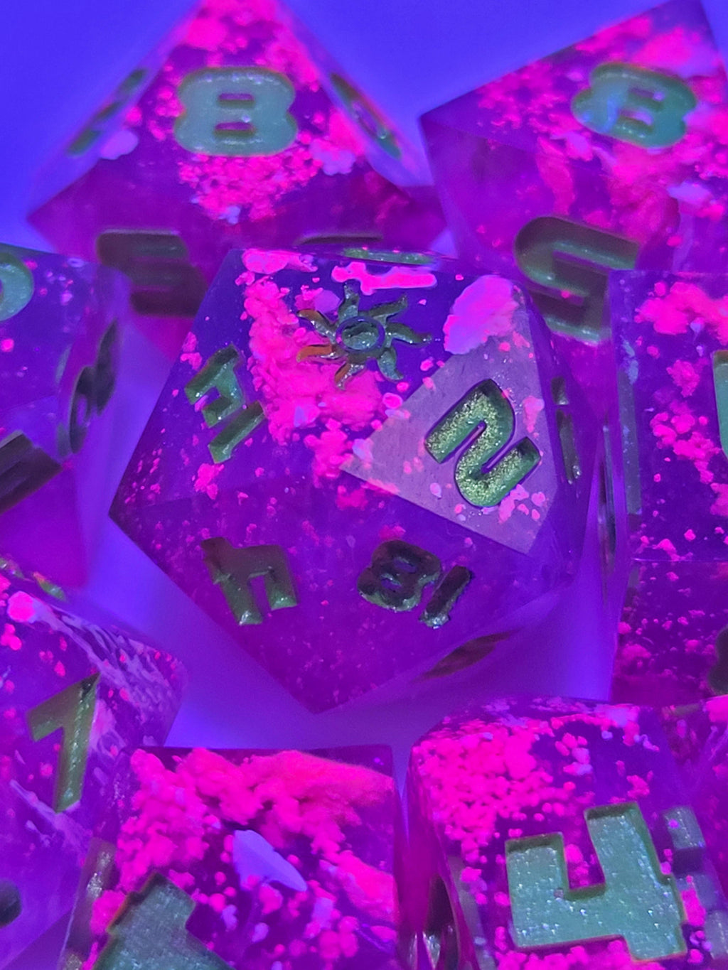 Defrosting Neon | 9-Piece Petri Dice Set