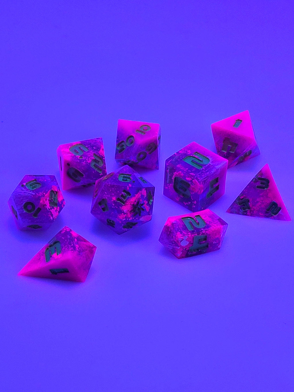 Defrosting Neon | 9-Piece Petri Dice Set